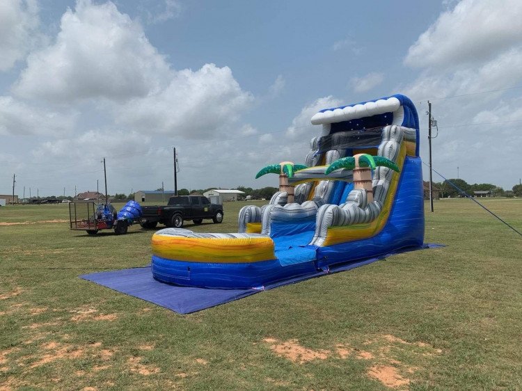 Tsunami 18ft - The Bounce Rosenberg TX